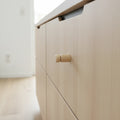 Nahaufnahme von 25 mm gedrechseltes Holzstifte Möbelknopf showing wood grain