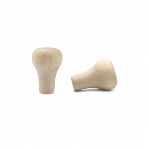 lähikaader  20 mm classic ümar puidust mööblinupp showing wood grain